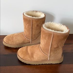 UGG Classic Short II, Chestnut, Size 8